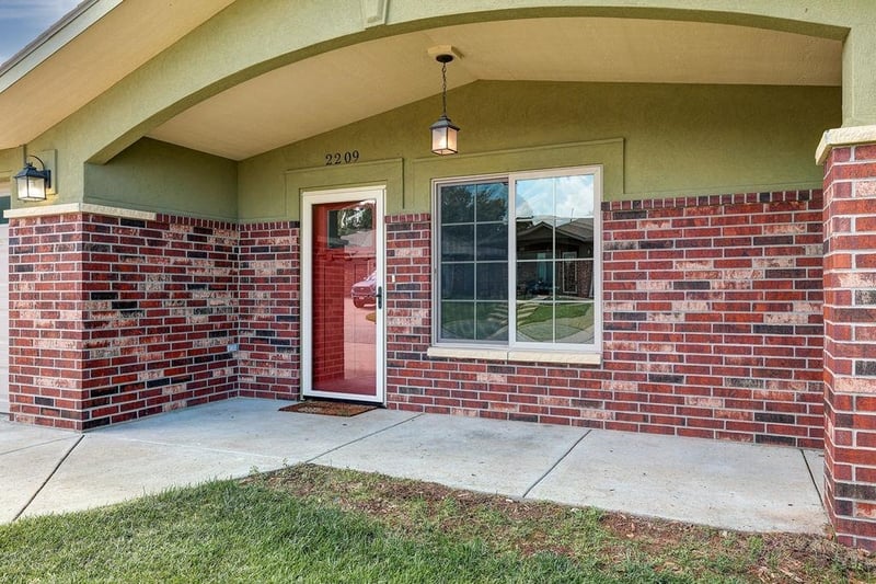 2209 Cottonwood Ln, Winfield, KS 67156