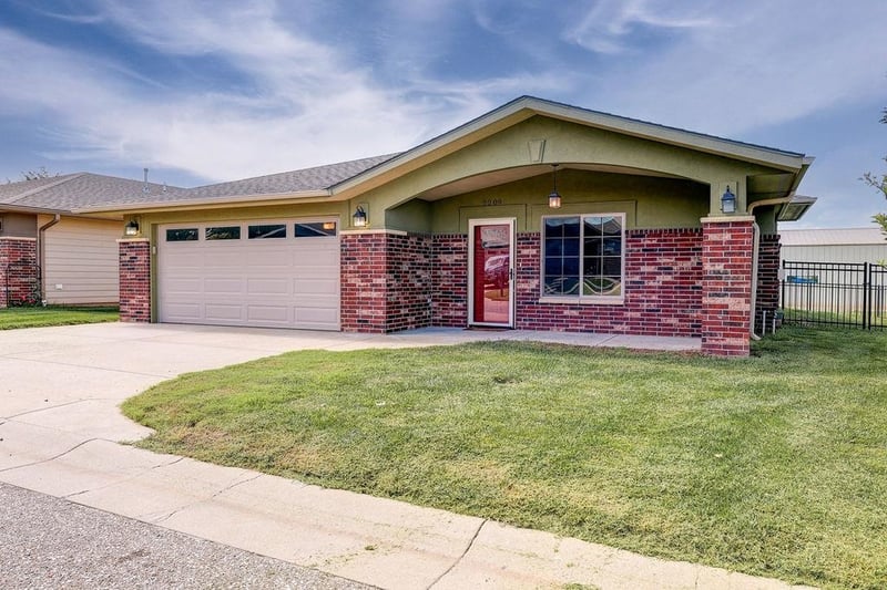 2209 Cottonwood Ln, Winfield, KS 67156