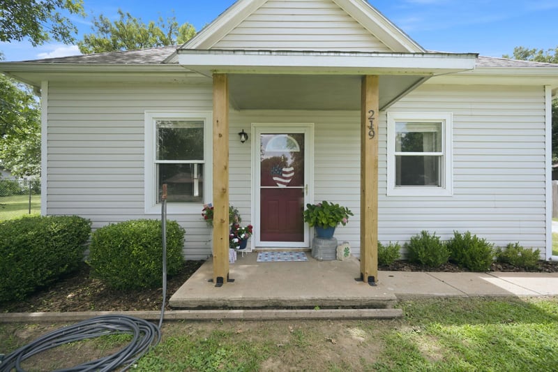219 Robbins Rd, Norwich, KS 67118