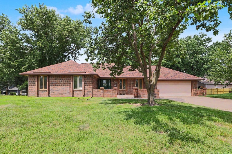 701 Oak Forest Ln, Derby, KS 67037-2119