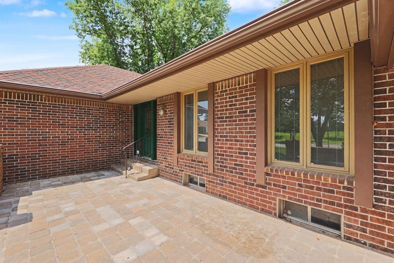 701 Oak Forest Ln, Derby, KS 67037-2119