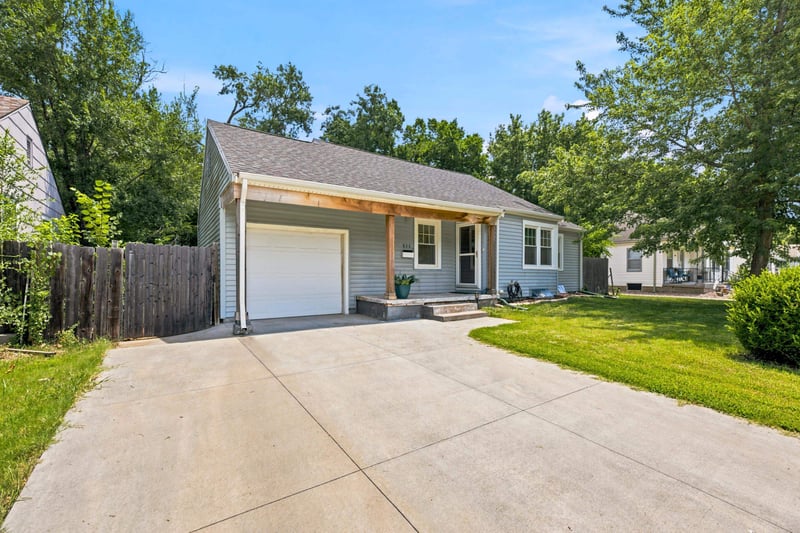 826 Parkwood, Wichita, KS 67208