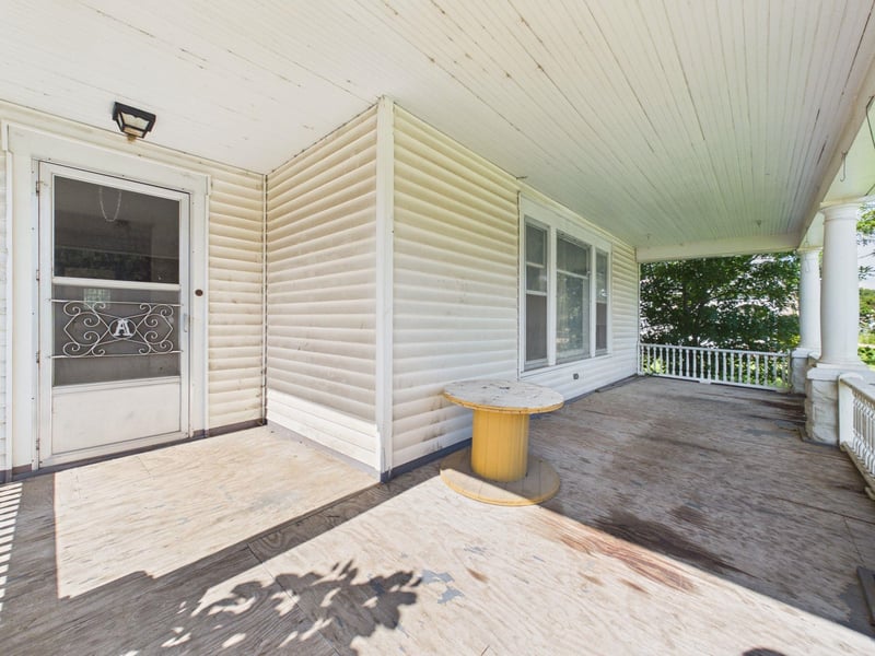 205 10th Ave, Hutchinson, KS 67501