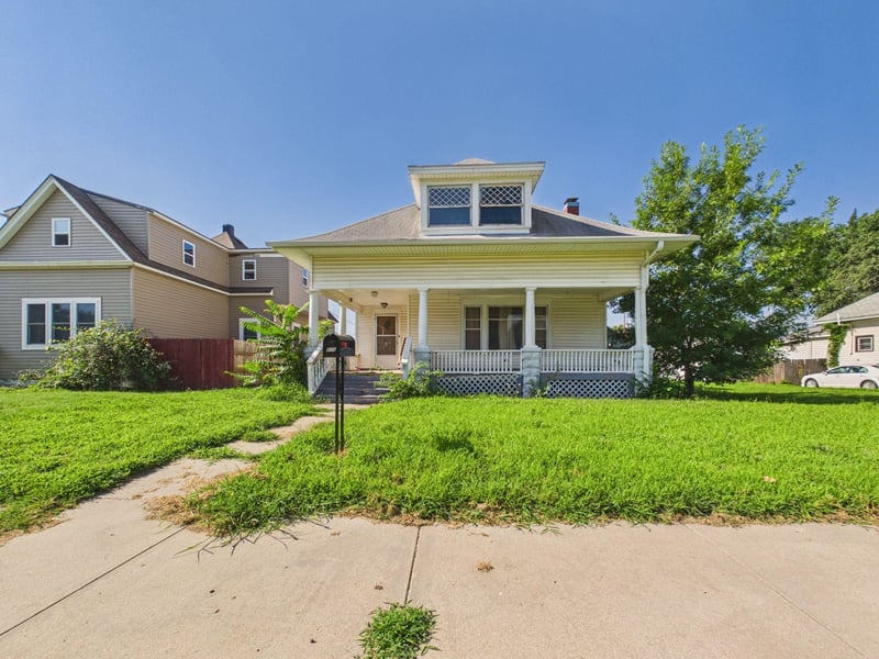 205 10th Ave, Hutchinson, KS 67501