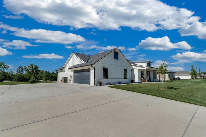 1521 Elk Ridge Ave, Goddard, KS 67052