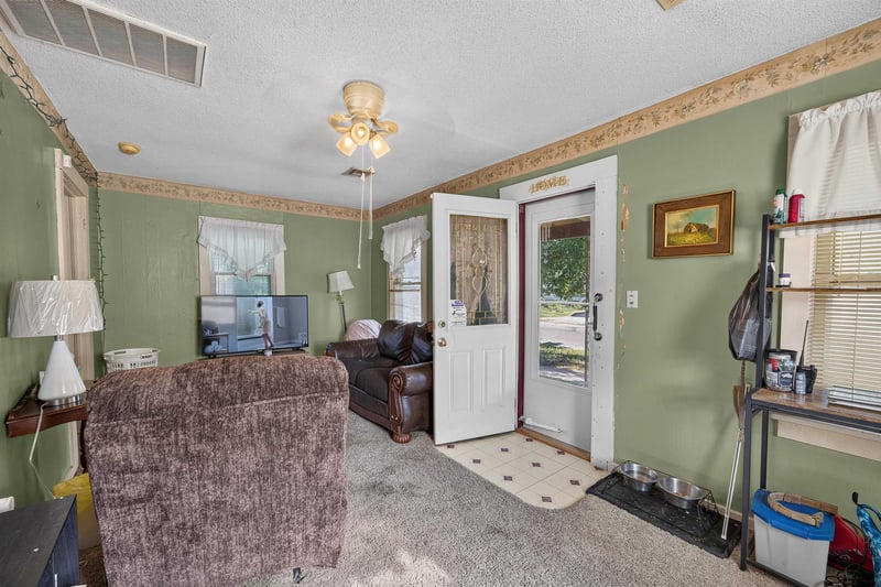 215 W Osie St, Wichita, KS 67213