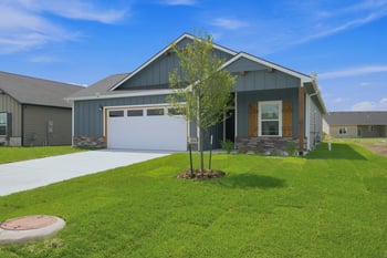 1558 Emerald Valley Dr, Mulvane, KS 67110