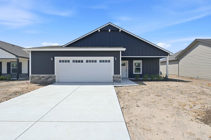 1566 Emerald Valley Dr, Mulvane, KS 67110
