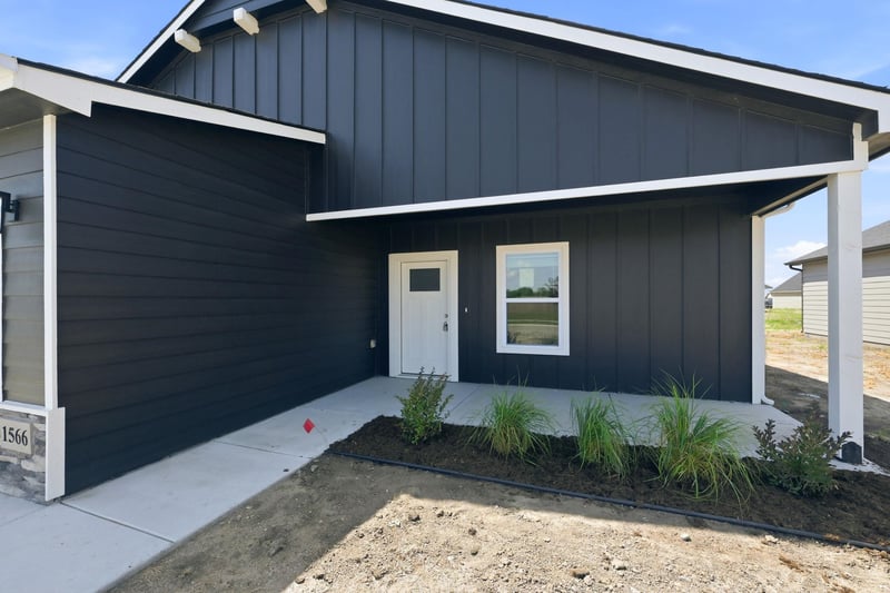 1566 Emerald Valley Dr, Mulvane, KS 67110