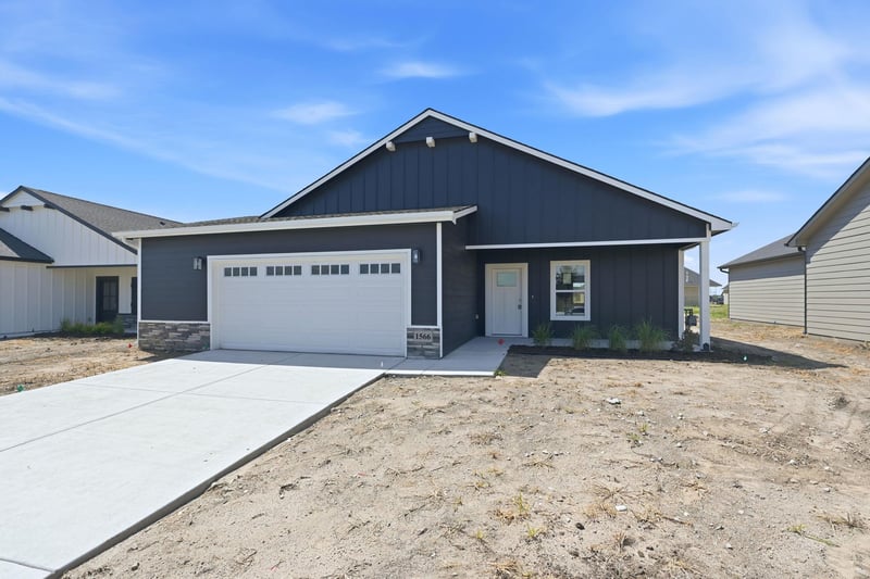 1566 Emerald Valley Dr, Mulvane, KS 67110