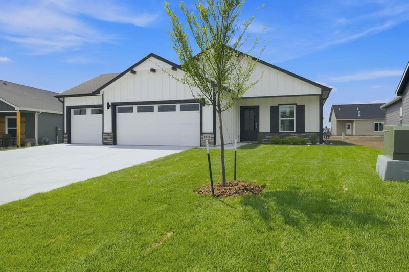 1570 Emerald Valley Dr, Mulvane, KS 67110