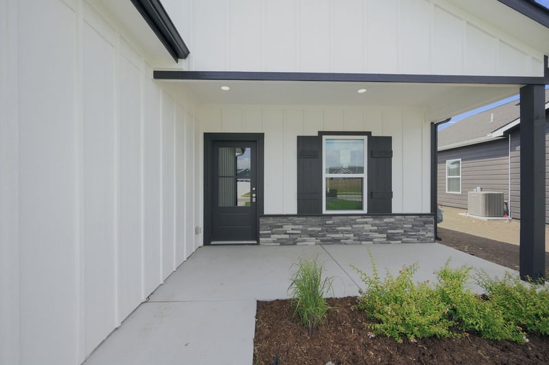 1570 Emerald Valley Dr, Mulvane, KS 67110
