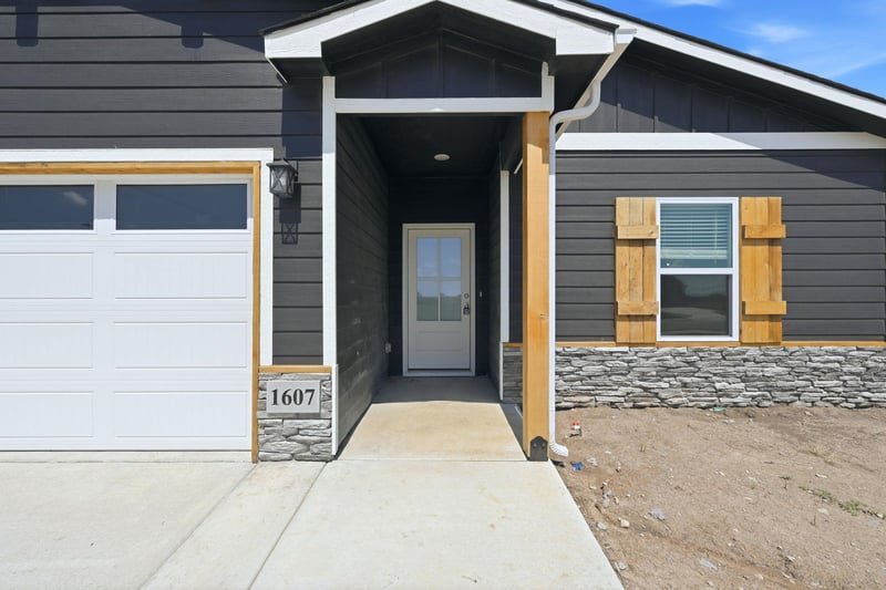 1607 N Emerald Dr, Mulvane, KS 67110