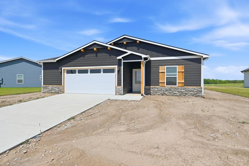 1607 N Emerald Dr, Mulvane, KS 67110