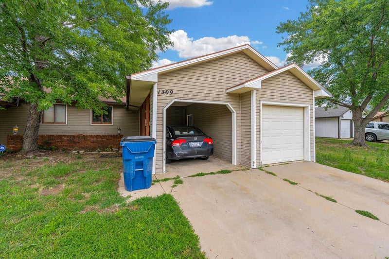 1509 Smith Cir, Wichita, KS 67212