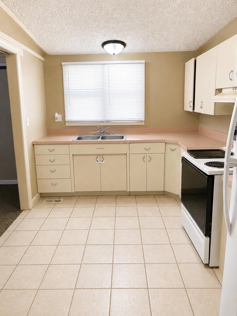 142 Taft Ct, Salina, KS 67401