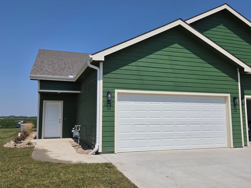 1220 Steve Hawley Ln, Salina, KS 67401