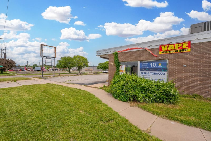 2502 Oliver Ave, Wichita, KS 67210