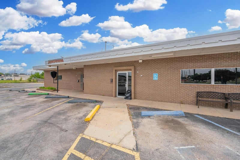 2502 Oliver Ave, Wichita, KS 67210