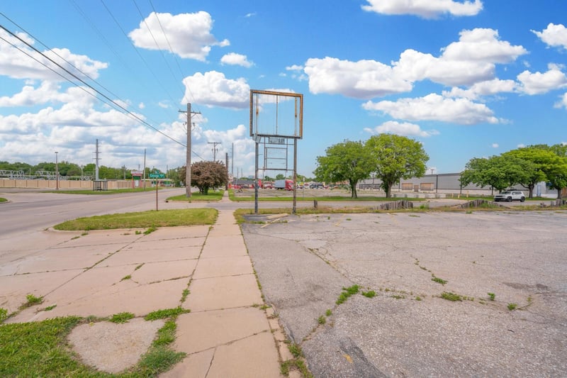 2502 Oliver Ave, Wichita, KS 67210