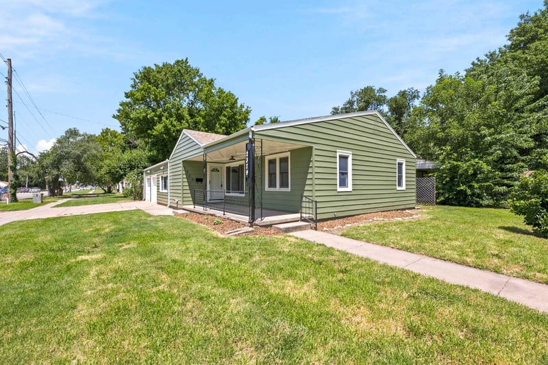 2379 Volutsia Ave, Wichita, KS 67211