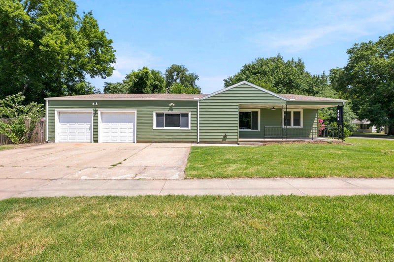 2379 Volutsia Ave, Wichita, KS 67211