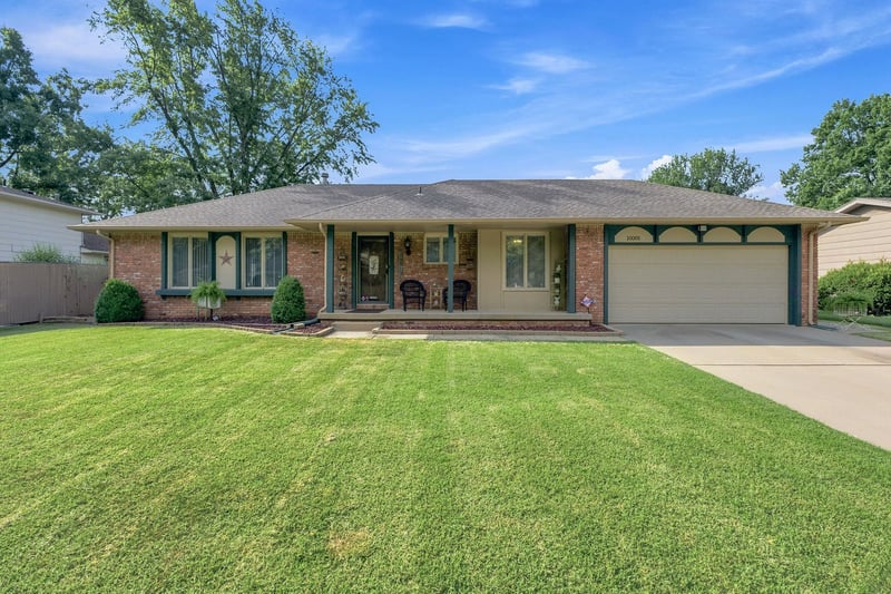 10001 Harvest Ln, Wichita, KS 67212