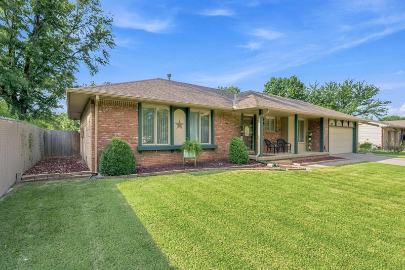 10001 Harvest Ln, Wichita, KS 67212