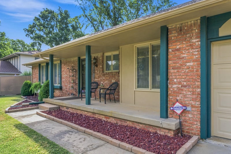 10001 Harvest Ln, Wichita, KS 67212