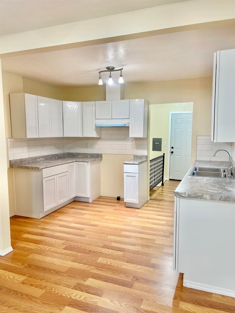 616 Madison Ave, Wichita, KS 67214