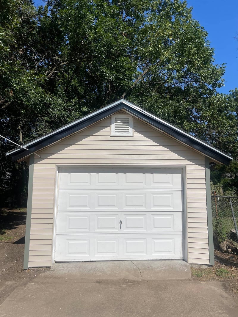616 Madison Ave, Wichita, KS 67214