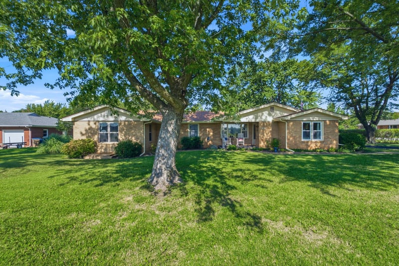 301 Sunflower Ln, Andover, KS 67002