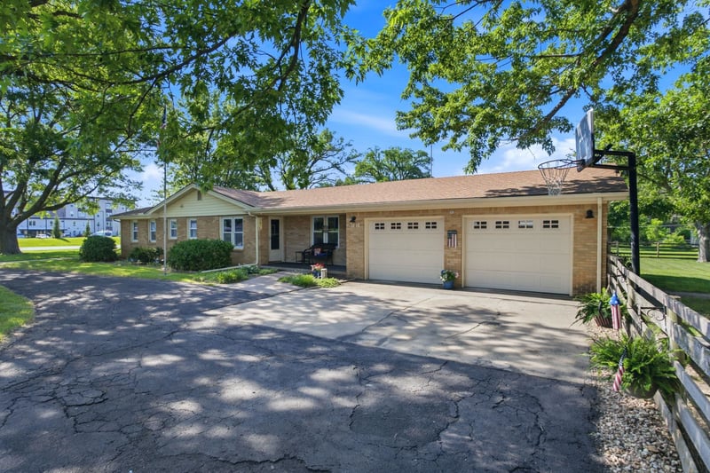 301 Sunflower Ln, Andover, KS 67002