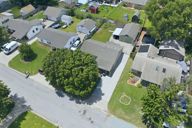 113 Sunnyside , Haysville, KS 67060