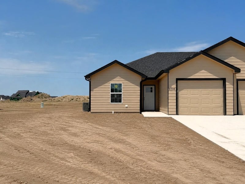 1235 Fountain Dr, Salina, KS 67401