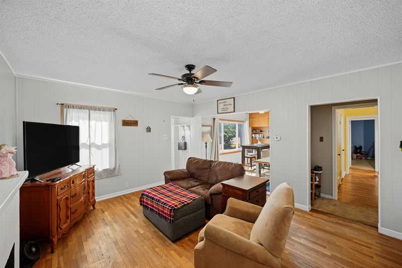 215 Roosevelt St, Lindsborg, KS 67456