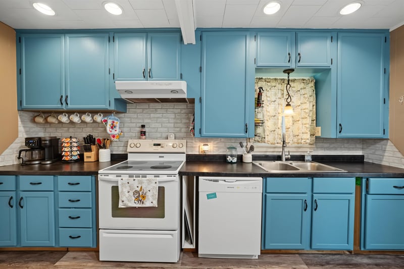 215 Roosevelt St, Lindsborg, KS 67456