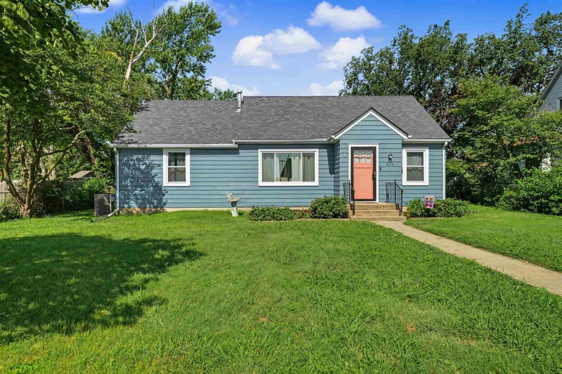 215 Roosevelt St, Lindsborg, KS 67456