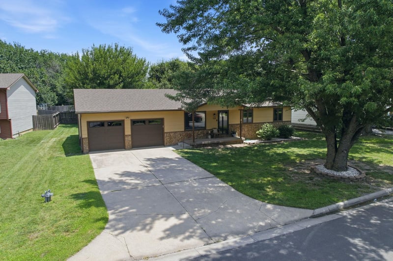 328 N Commanche Dr, Kechi, KS 67067