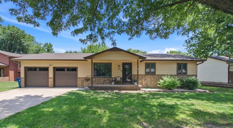 328 N Commanche Dr, Kechi, KS 67067