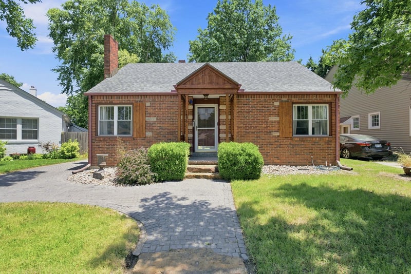 1456 Woodrow Ct, Wichita, KS 67203