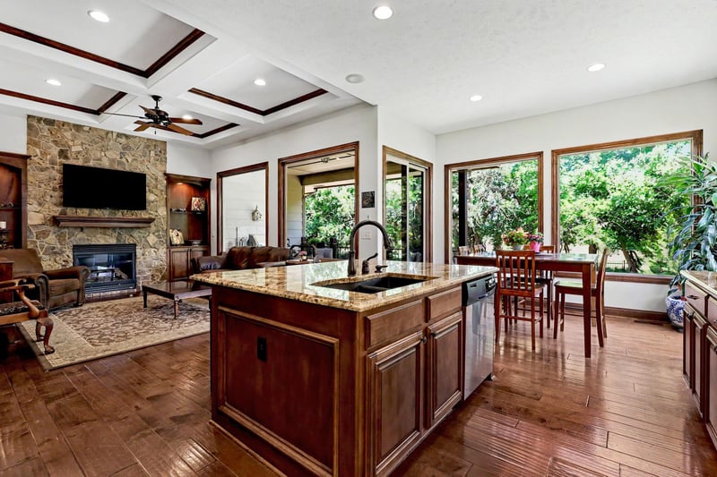 732 Deerfield Cir, Andover, KS 67002