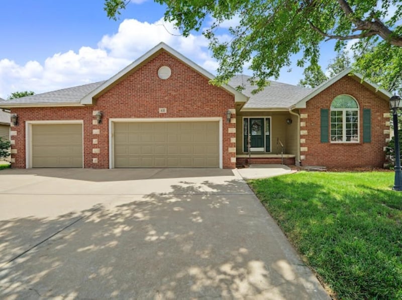 421 Estates Dr, Salina, KS 67401