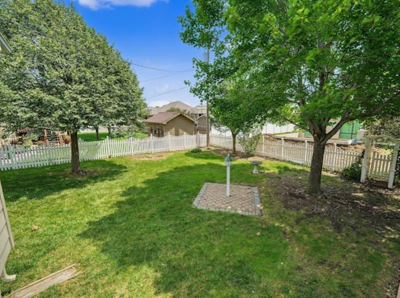 421 Estates Dr, Salina, KS 67401