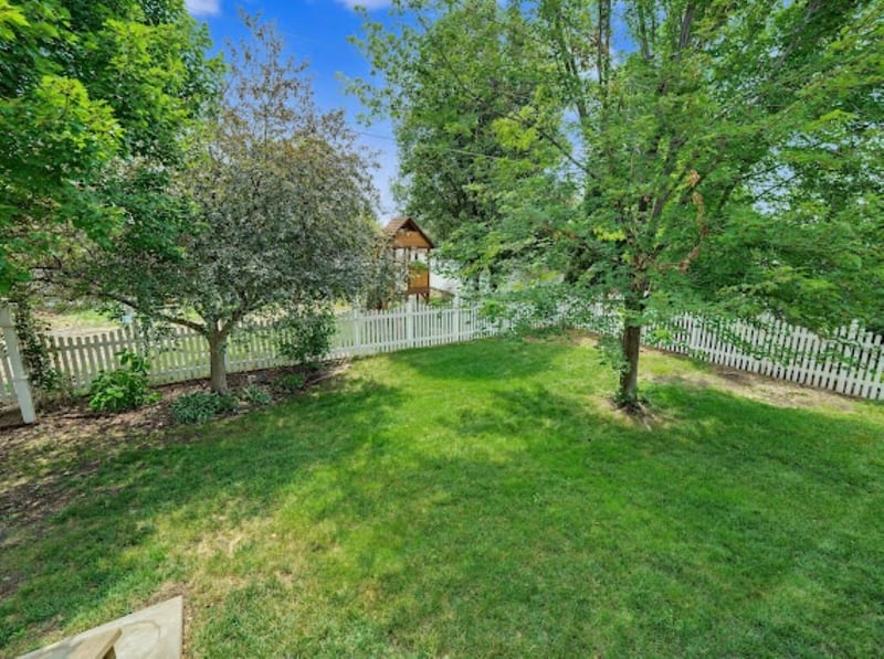 421 Estates Dr, Salina, KS 67401