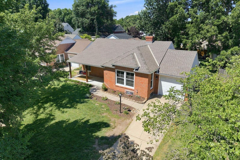 251 Parkwood Ln, Wichita, KS 67208