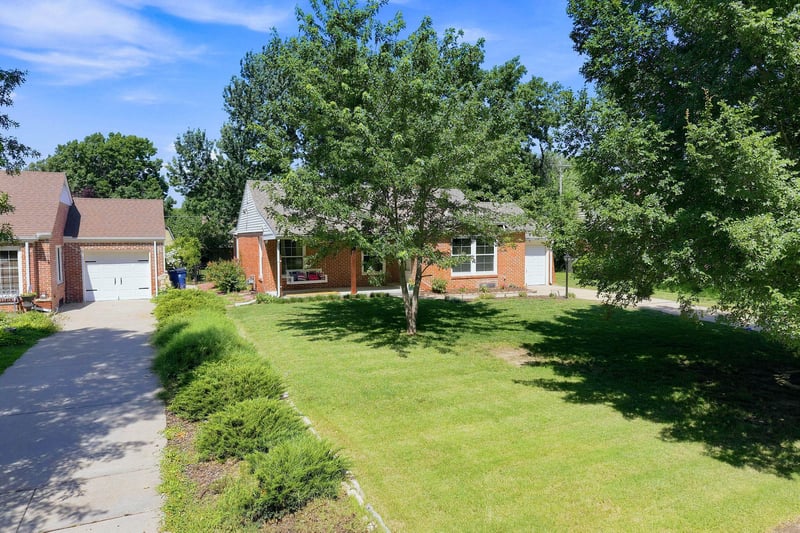 251 Parkwood Ln, Wichita, KS 67208