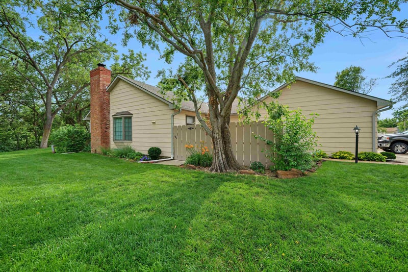 1360 Parkwood Dr, Salina, KS 67401