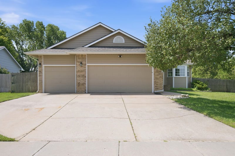 9213 Central Park St, Wichita, KS 67205