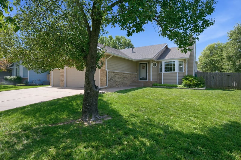 9213 Central Park St, Wichita, KS 67205